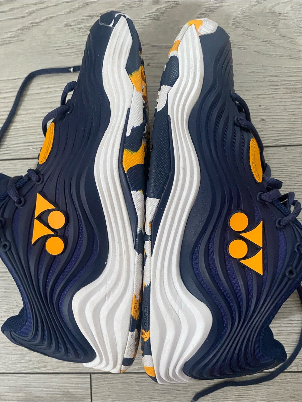 Yonex Women’s Navy and orange Court Sneakers - Picture 6 of 7